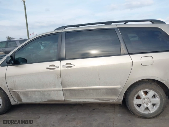 2010 Toyota Sienna CE with VIN 5TDKK4CC9AS311702, listed as a IAAI auction lot 41586415 with 206,453 mi miles. Bid and sale history available at carsss.com. Image 14.