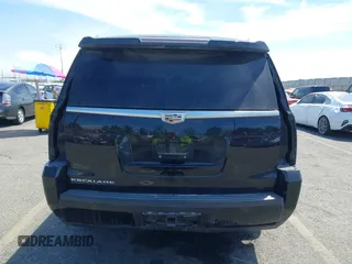 2018 Cadillac Escalade ESV Premium Luxury z VIN 1GYS4JKJ3JR160602, wystawiony jako IAAI lot #42075001 z przebiegiem 100 899 mil mil oraz . Historia ofert i sprzedaży dostępna na DreamBid. Obrazek 18.