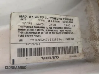 1998 Volvo V70 z VIN YV1LW5247W2528554, wystawiony jako Copart lot #52813945 z przebiegiem 225 908 mil mil oraz Czysty tytuł • Clean title. Historia ofert i sprzedaży dostępna na DreamBid. Obrazek 12.