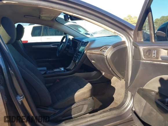 2020 Ford Fusion SE with VIN 3FA6P0H75LR129109, listed as a IAAI auction lot 41385458 with 98,099 mi miles. Bid and sale history available at carsss.com. Image 5.