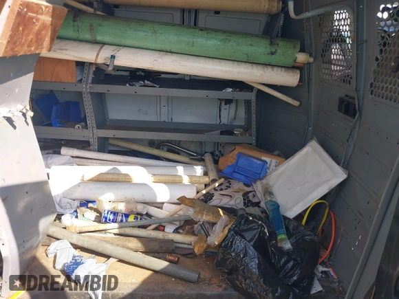 2017 GMC Savana Cargo z VIN 1GTW7AFG9H1117887, wystawiony jako IAAI lot #42233506 z przebiegiem Nie podano mil oraz . Historia ofert i sprzedaży dostępna na DreamBid. Obrazek 8.