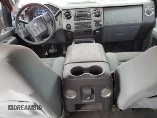 2012 Ford F-250 XL z VIN 1FT7W2B61CED21708, wystawiony jako Copart lot #51152275 z przebiegiem 255 097 mil mil oraz Nie do naprawy • Non repairable. Historia ofert i sprzedaży dostępna na DreamBid. Obrazek 8.