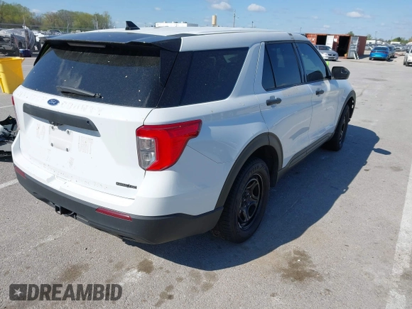 2020 Ford Police Interceptor Utility z VIN 1FM5K8AB0LGD09716, wystawiony jako IAAI lot #42054545 z przebiegiem 106 253 mil mil oraz . Historia ofert i sprzedaży dostępna na DreamBid. Obrazek 4.