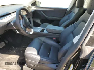 2024 Tesla Model Y z VIN 7SAYGDEDXRF991226, wystawiony jako Copart lot #62090255 z przebiegiem 42 853 mil mil oraz Szkoda całkowita • Salvage title. Historia ofert i sprzedaży dostępna na DreamBid. Obrazek 7.