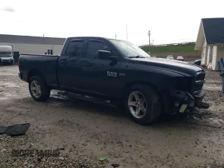 2017 Ram 1500 Express z VIN 1C6RR7FT7HS690036, wystawiony jako Copart lot #55170375 z przebiegiem 56 965 mil mil oraz Szkoda całkowita • Salvage title. Historia ofert i sprzedaży dostępna na DreamBid. Obrazek 4.