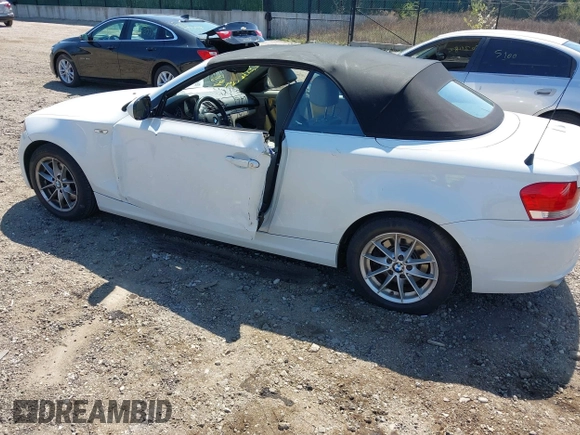 2010 BMW 1 Series 128i with VIN WBAUL7C53AVJ77801, listed as a IAAI auction lot 42048295 with 152,176 mi miles and . Bid and sale history available at carsss.com. Image 3.