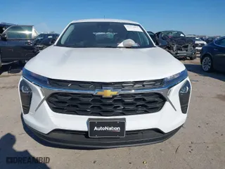 2025 Chevrolet Trax LS with VIN KL77LFEP7SC146697, listed as a IAAI auction lot 41372073 with 2,040 mi miles. Bid and sale history available at carsss.com. Image 13.