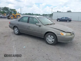 2001 Toyota Camry CE with VIN 4T1BG28K11U040227, listed as a IAAI auction lot 42220307 with 212,125 mi miles and . Bid and sale history available at carsss.com. Image 1.