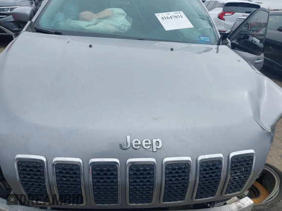 2021 Jeep Cherokee Latitude with VIN 1C4PJLCB0MD115979, listed as a IAAI auction lot 41647031 with 104,415 mi miles. Bid and sale history available at carsss.com. Image 13.