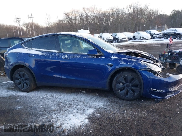2024 Tesla Model Y Long Range with VIN 7SAYGDEE2RF129577, listed as a IAAI auction lot 41357180 with 6,697 mi miles and . Bid and sale history available at DreamBid. Image 13.