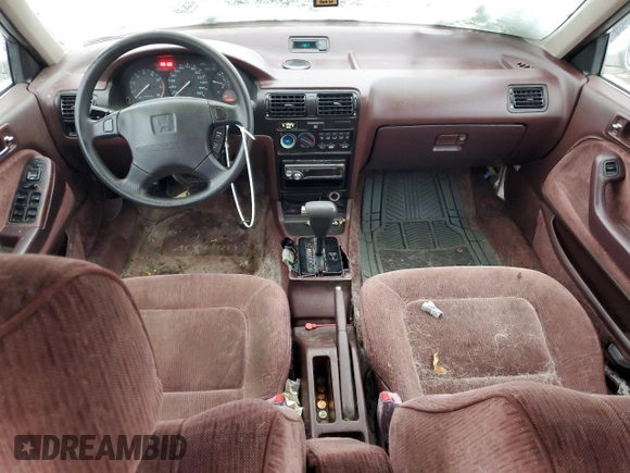 1993 Honda Accord z VIN 1HGCB7658PA174195, wystawiony jako Copart lot #79963544 z przebiegiem 157 911 mil mil oraz Czysty tytuł • Clean title. Historia ofert i sprzedaży dostępna na DreamBid. Obrazek 8.