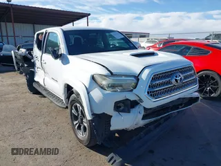 2017 Toyota Tacoma SR5 with VIN 5TFAZ5CN0HX032013, listed as a IAAI auction lot 41630161 with 71,076 mi miles and . Bid and sale history available at carsss.com. Image 1.