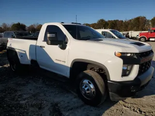 2022 Chevrolet Silverado 3500HD Work Truck with VIN 1GC3YSEY4NF123899, listed as a Copart auction lot 82639994 with 25,008 mi miles and Salvage Title. Bid and sale history available at carsss.com. Image 4.