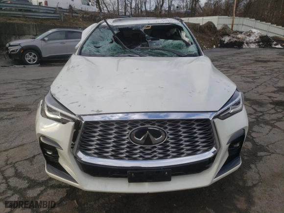 2022 Infiniti QX55 LUXE with VIN 3PCAJ5J31NF105890, listed as a Copart auction lot 81285013 with NaN miles. Bid and sale history available at carsss.com. Image 5.