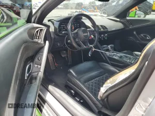 2017 Audi R8 z VIN WUAVACFX5H7903923, wystawiony jako Copart lot #57079895 z przebiegiem 53 882 mil mil oraz Szkody całkowita. Historia ofert i sprzedaży dostępna na DreamBid. Obrazek 8.