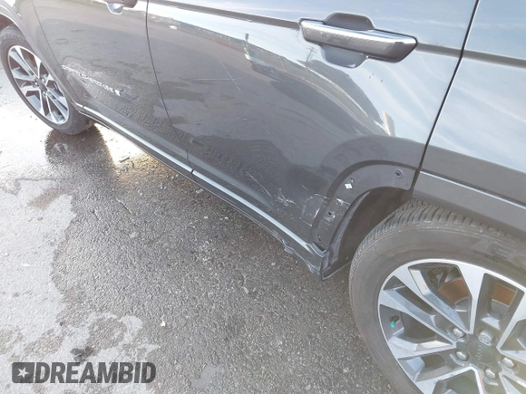 2023 Jeep Grand Cherokee Overland with VIN 1C4RJHDGXP8864365, listed as a IAAI auction lot 40502141 with 3,911 mi miles and . Bid and sale history available at DreamBid. Image 17.