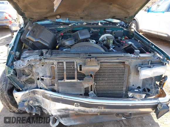 1996 GMC Suburban z VIN 1GKFK16R3TJ703465, wystawiony jako IAAI lot #41325441 z przebiegiem 271 871 mil mil oraz . Historia ofert i sprzedaży dostępna na DreamBid. Obrazek 10.