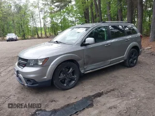 2020 Dodge Journey Crossroad z VIN 3C4PDCGB4LT201564, wystawiony jako IAAI lot #42105007 z przebiegiem 115 411 mil mil oraz . Historia ofert i sprzedaży dostępna na DreamBid. Obrazek 2.
