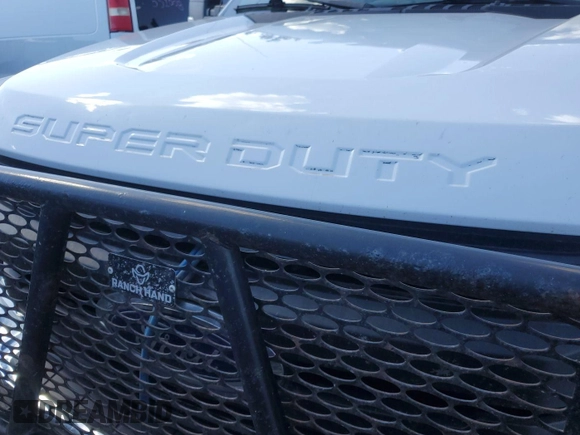 2018 Ford F-250 XL with VIN 1FT7W2BT1JEB88967, listed as a IAAI auction lot 42743495 with 215,105 mi miles and . Bid and sale history available at DreamBid. Image 9.