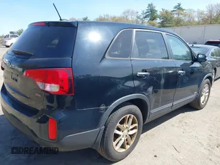 2014 Kia Sorento LX with VIN 5XYKTDA69EG425180, listed as a IAAI auction lot 42125882 with 194,319 mi miles. Bid and sale history available at carsss.com. Image 4.
