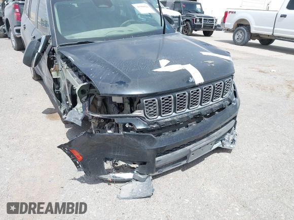 2023 Jeep Grand Cherokee Limited z VIN 1C4RJJBG4P8843652, wystawiony jako IAAI lot #41906826 z przebiegiem 18 006 mil mil oraz . Historia ofert i sprzedaży dostępna na DreamBid. Obrazek 6.