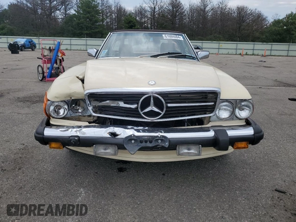 1989 Mercedes-Benz 560 SL z VIN WDBBA48D9KA102252, wystawiony jako Copart lot #61684484 z przebiegiem 111 537 mil mil oraz Szkoda całkowita • Salvage title. Historia ofert i sprzedaży dostępna na DreamBid. Obrazek 5.