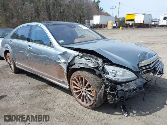 2012 Mercedes-Benz S 550 z VIN WDDNG9EB0CA477810, wystawiony jako IAAI lot #41945862 z przebiegiem 82 090 mil mil oraz . Historia ofert i sprzedaży dostępna na DreamBid. Obrazek 1.