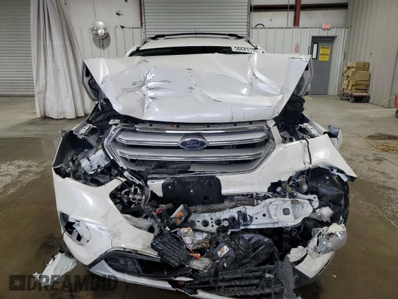2019 Ford Escape Titanium z VIN 1FMCU9J97KUA85865, wystawiony jako Copart lot #56643135 z przebiegiem Nie podano mil oraz Szkoda całkowita • Salvage title. Historia ofert i sprzedaży dostępna na DreamBid. Obrazek 5.