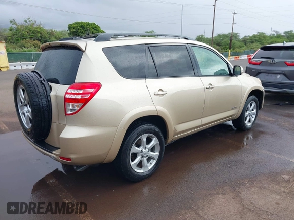 2010 Toyota RAV4 Limited z VIN JTMYK4DV0AD004537, wystawiony jako IAAI lot #40428467 z przebiegiem 77 589 mil mil oraz . Historia ofert i sprzedaży dostępna na DreamBid. Obrazek 4.