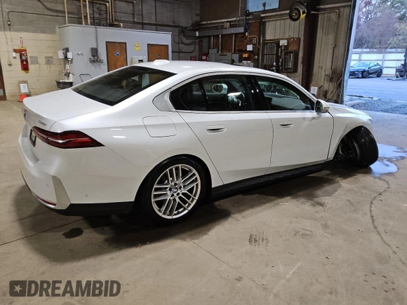 2024 BMW 5 Series 530i xDrive with VIN WBA53FJ04RCS13038, listed as a Copart auction lot 81588844 with 493 mi miles and Clean Title. Bid and sale history available at carsss.com. Image 3.