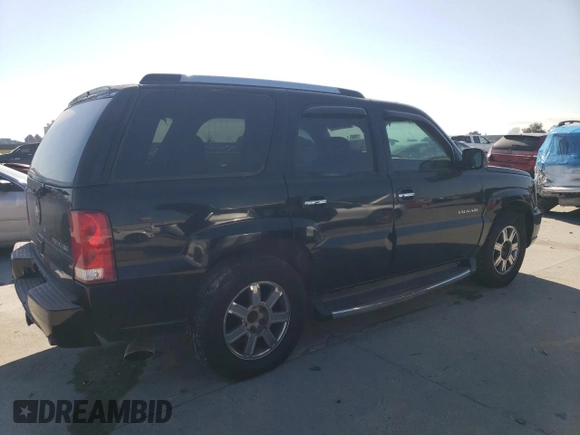 2004 Cadillac Escalade z VIN 1GYEC63T54R139039, wystawiony jako Copart lot #86274414 z przebiegiem 267 218 mil mil oraz Czysty tytuł • Clean title. Historia ofert i sprzedaży dostępna na DreamBid. Obrazek 3.
