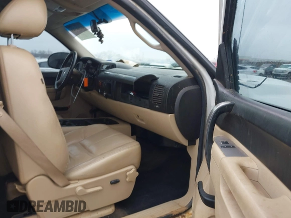 2011 Chevrolet Silverado 1500 LT with VIN 3GCPCSE09BG381453, listed as a IAAI auction lot 41556513 with 200,770 mi miles and . Bid and sale history available at DreamBid. Image 5.