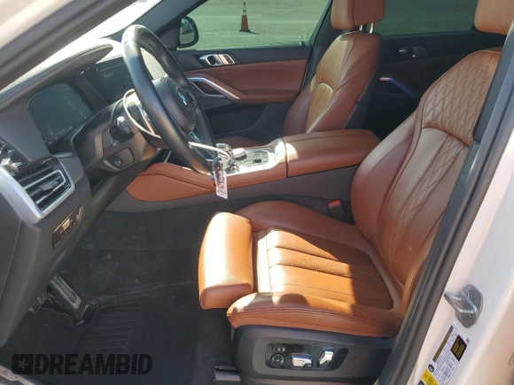 2023 BMW X6 xDrive40i z VIN 5UXCY6C04P9P49005, wystawiony jako Copart lot #51974695 z przebiegiem 30 421 mil mil oraz Szkoda całkowita • Salvage title. Historia ofert i sprzedaży dostępna na DreamBid. Obrazek 7.