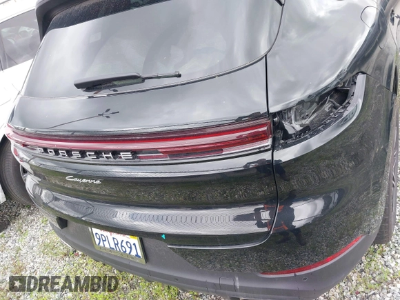 2024 Porsche Cayenne z VIN WP1AA2AY4RDA14120, wystawiony jako IAAI lot #41477355 z przebiegiem 3 134 mil mil oraz . Historia ofert i sprzedaży dostępna na DreamBid. Obrazek 17.