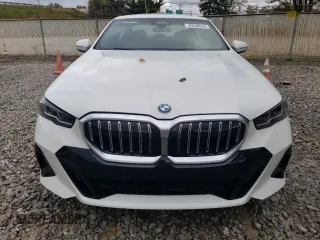 2024 BMW 5 Series 530i xDrive with VIN WBA53FJ03RCN99581, listed as a Copart auction lot 75520514 with 2,581 mi miles and Clean Title. Bid and sale history available at carsss.com. Image 5.