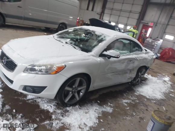 2011 Volvo C70 with VIN YV1672MC3BJ116273, listed as a IAAI auction lot 41581238 with 128,035 mi miles. Bid and sale history available at carsss.com. Image 14.