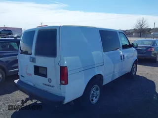 2004 Chevrolet Astro Cargo Van with VIN 1GCDM19X74B102658, listed as a IAAI auction lot 41746342 with 252,535 mi miles. Bid and sale history available at carsss.com. Image 4.