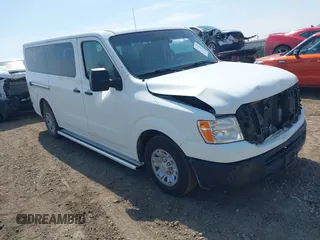 2013 Nissan NV SV z VIN 5BZBF0AA5DN200878, wystawiony jako IAAI lot #42016341 z przebiegiem 138 433 mil mil oraz . Historia ofert i sprzedaży dostępna na DreamBid. Obrazek 1.