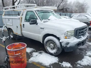 2004 Ford F-250 XL z VIN 1FTNF20LX4EA47085, wystawiony jako IAAI lot #41802914 z przebiegiem 321 759 mil mil oraz . Historia ofert i sprzedaży dostępna na DreamBid. Obrazek 1.