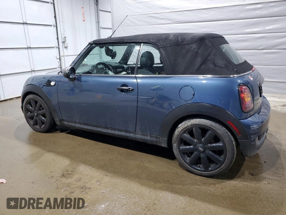 2010 MINI Convertible S z VIN WMWMS3C52ATY50861, wystawiony jako Copart lot #55620135 z przebiegiem 214 734 mil mil oraz Szkoda całkowita • Salvage title. Historia ofert i sprzedaży dostępna na DreamBid. Obrazek 2.