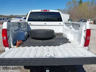 2008 Chevrolet Silverado 1500 LT w/1LT with VIN 2GCEK19J981314893, listed as a IAAI auction lot 41734553 with 147,058 mi miles. Bid and sale history available at carsss.com. Image 8.