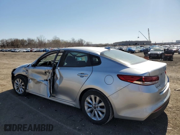 2017 Kia Optima LX z VIN 5XXGT4L33HG148818, wystawiony jako Copart lot #52199705 z przebiegiem 87 623 mil mil oraz Szkoda całkowita • Salvage title. Historia ofert i sprzedaży dostępna na DreamBid. Obrazek 2.