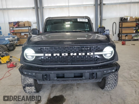 2022 Ford Bronco z VIN 1FMEE5DPXNLB55992, wystawiony jako Copart lot #62194195 z przebiegiem 70 264 mil mil oraz Szkoda całkowita • Salvage title. Historia ofert i sprzedaży dostępna na DreamBid. Obrazek 5.