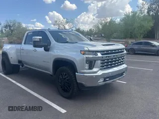 2020 Chevrolet Silverado 3500HD LTZ z VIN 1GC4YUEY8LF208936, wystawiony jako Copart lot #59998105 z przebiegiem 72 985 mil mil oraz Czysty tytuł • Clean title. Historia ofert i sprzedaży dostępna na DreamBid. Obrazek 1.