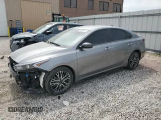 2024 Kia Forte GT-Line with VIN 3KPF54AD6RE824433, listed as a Copart auction lot 44980015 with 17,032 mi miles and Salvage Title. Bid and sale history available at carsss.com. Image 1.
