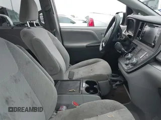 2018 Toyota Sienna LE Auto Access Seat с VIN 5TDKZ3DC8JS909056, выставлен на аукционе IAAI как лот 42362934 с пробегом 157 230 миль миль и . История ставок и продаж доступна на DreamBid. Изображение 5.