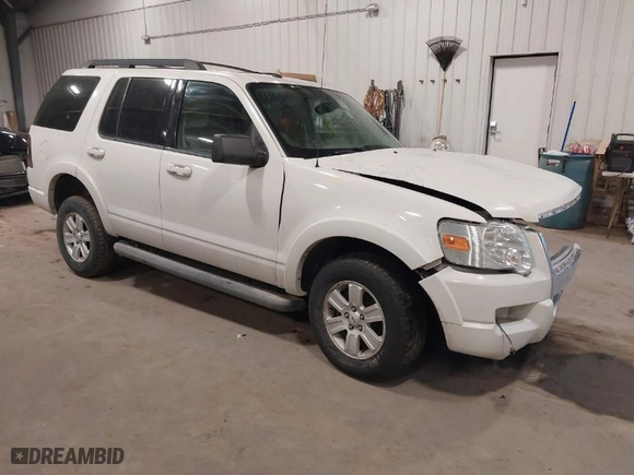 2010 Ford Explorer XLT with VIN 1FMEU7DE8AUA69209, listed as a IAAI auction lot 41331428 with 196,710 mi miles. Bid and sale history available at carsss.com. Image 1.