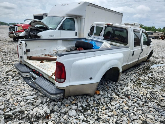 2001 Ford F-350 XL with VIN 1FTWW32F11EB16761, listed as a Copart auction lot 62511635 with 257,065 mi miles and Salvage title. Bid and sale history available at DreamBid. Image 3.