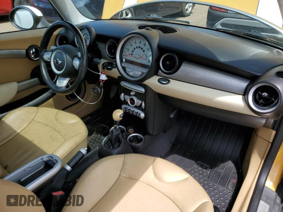 2009 MINI Hardtop S with VIN WMWMF73569TW82519, listed as a Copart auction lot 62872425 with 101,656 mi miles and Clean title. Bid and sale history available at DreamBid. Image 8.