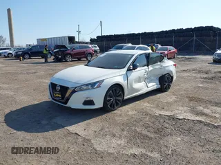 2019 Nissan Altima 2.5 SR with VIN 1N4BL4CV4KC204791, listed as a IAAI auction lot 41784484 with 80,012 mi miles. Bid and sale history available at carsss.com. Image 17.